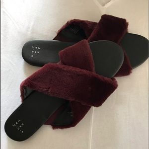 Beautiful and Soft Faux Fur Slides size 12